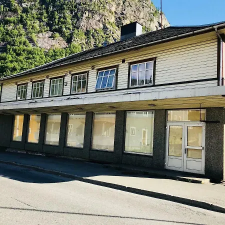 Проживание в семье Fjellheim *